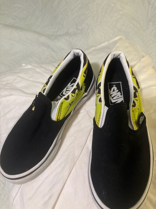 Vans Kids Slip-On Sneakers in Black and Yellow Flame Pattern - Picture 3 of 7